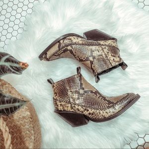 ✖️SOLD✖️H&M Studio Collection Snakeskin Boots